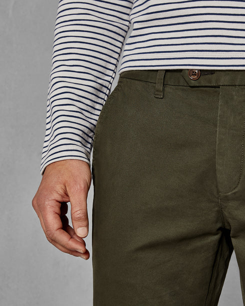 <P Class="Title_Title__3Pbf0" Data-Testid="Product:Title"><Span Style="Text-Decoration: Underline;">Seleb Slim Fit Chinos<...